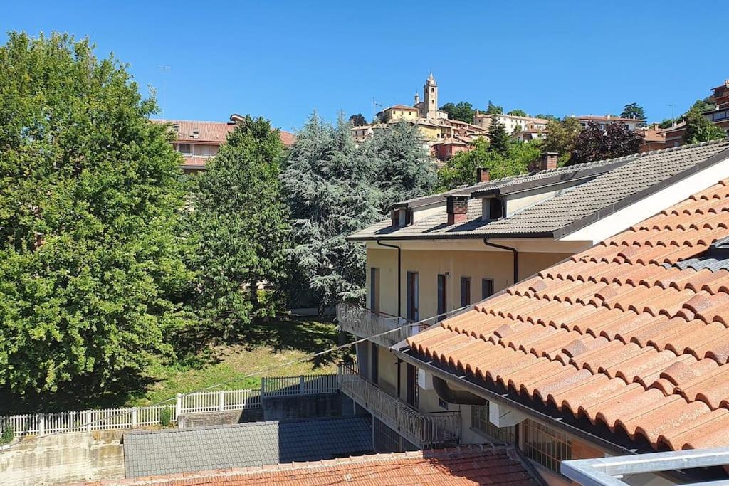 Charming 2.5Room Flat In Center Of Monforte dʼAlba Dış mekan fotoğraf