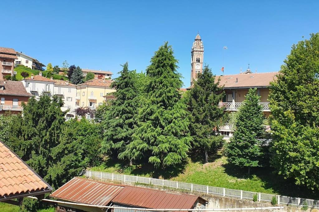 Charming 2.5Room Flat In Center Of Monforte dʼAlba Dış mekan fotoğraf